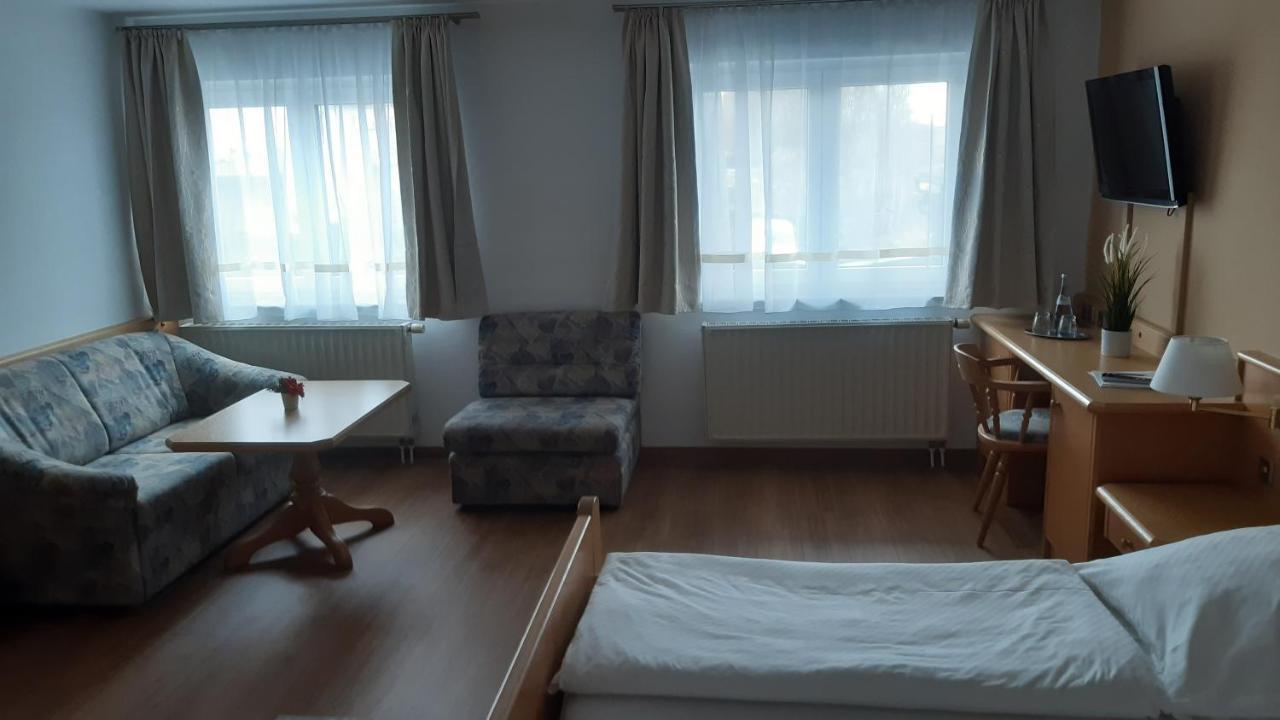 Landhotel Wiesenhof Heroldstatt Extérieur photo