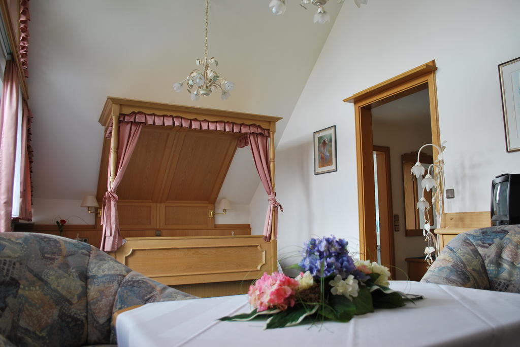 Landhotel Wiesenhof Heroldstatt Extérieur photo